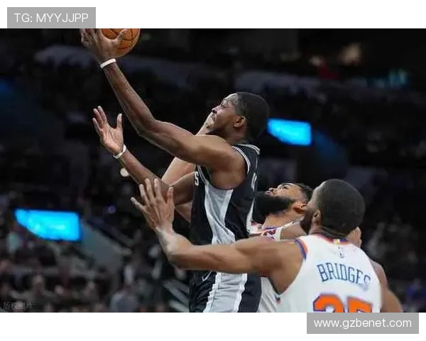 马刺七人上双击退爵士文班爆发